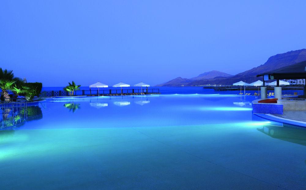Moevenpick Resort El Sokhna Айн-Сохна Екстер'єр фото The pool at the resort
