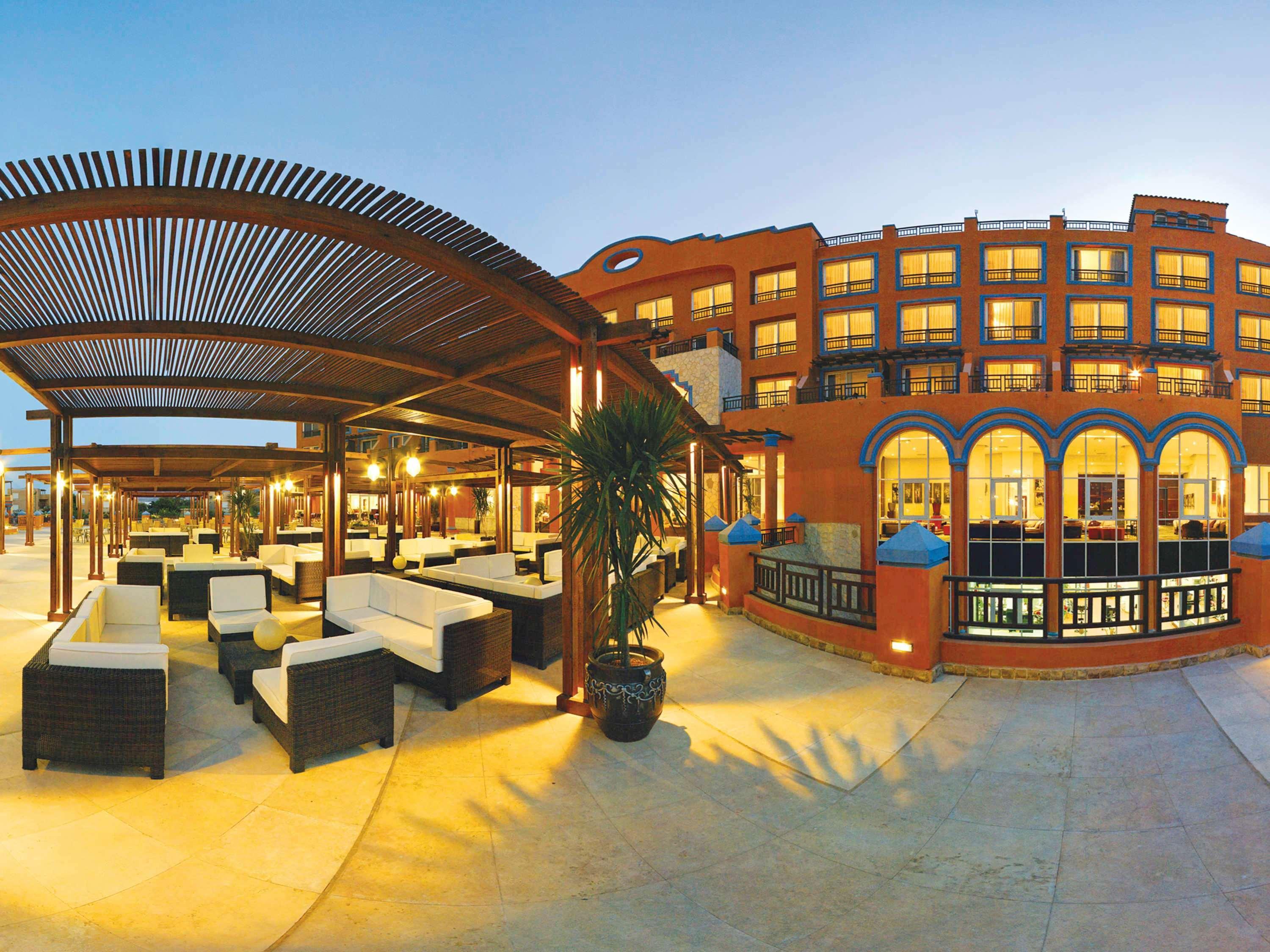 Moevenpick Resort El Sokhna Айн-Сохна Екстер'єр фото The hotel's main restaurant