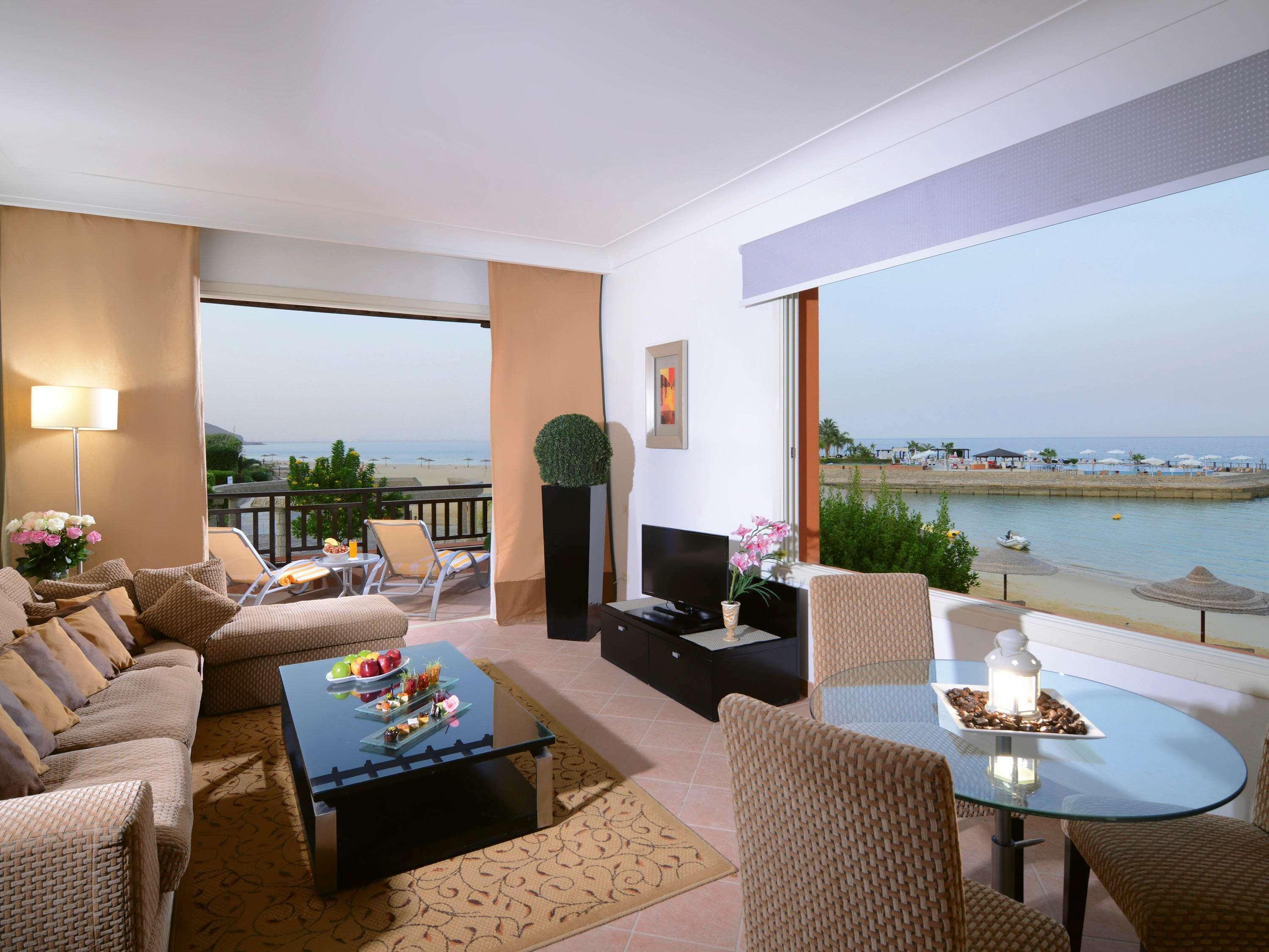 Moevenpick Resort El Sokhna Айн-Сохна Екстер'єр фото A living room in a luxury apartment